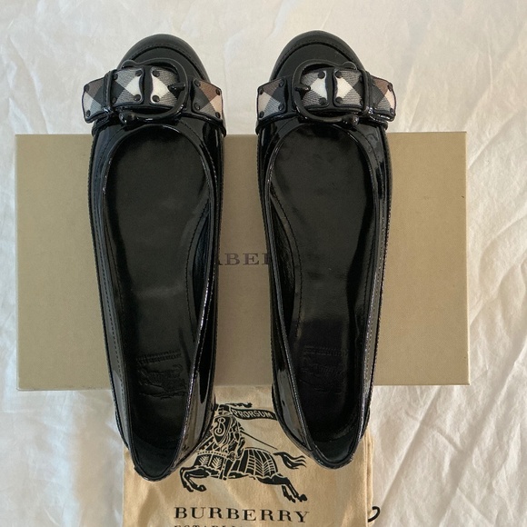 BURBERRY New Black Patent Leather With Plaid Buckle Detail Flats ( Size:38) - Picture 1 of 8